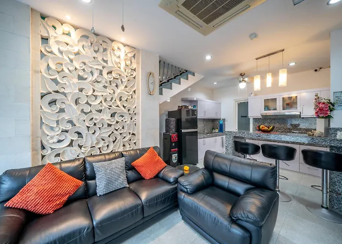 Modern With Private Pool , Full Kitchen And Parking Legian