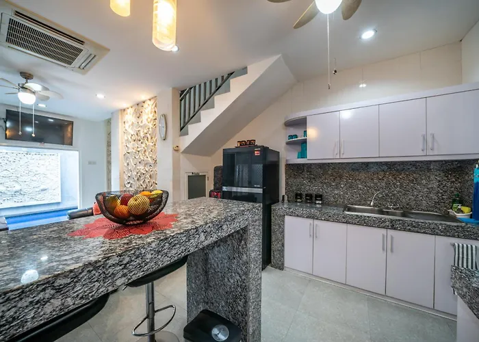 Modern With Private Pool , Full Kitchen And Parking