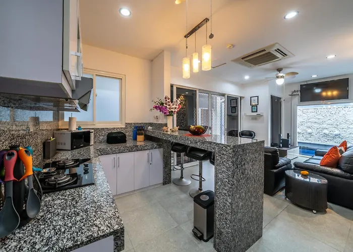 Modern With Private Pool , Full Kitchen And Parking Villa Legian