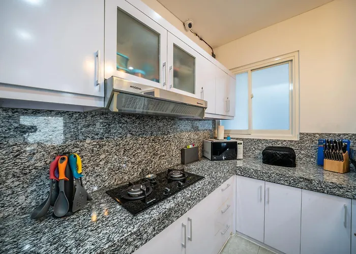 Modern With Private Pool , Full Kitchen And Parking *