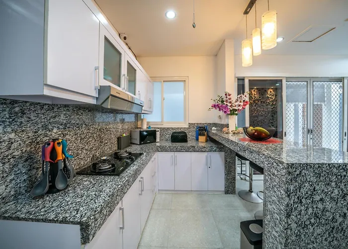 Modern With Private Pool , Full Kitchen And Parking Villa *