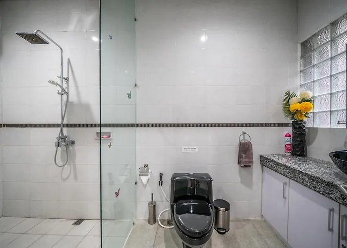 Modern With Private Pool , Full Kitchen And Parking Villa *