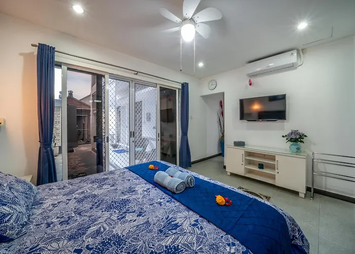 Modern With Private Pool , Full Kitchen And Parking