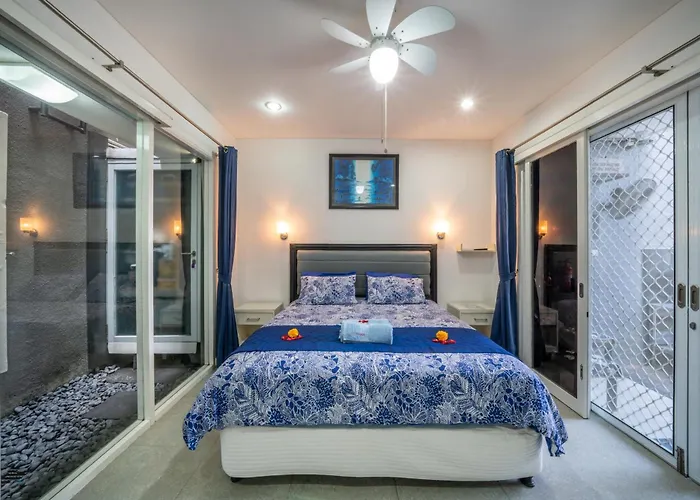Modern With Private Pool , Full Kitchen And Parking *
