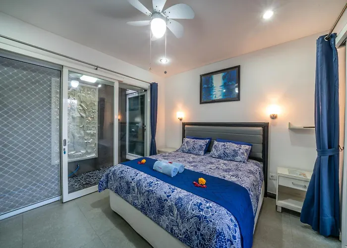 Modern With Private Pool , Full Kitchen And Parking